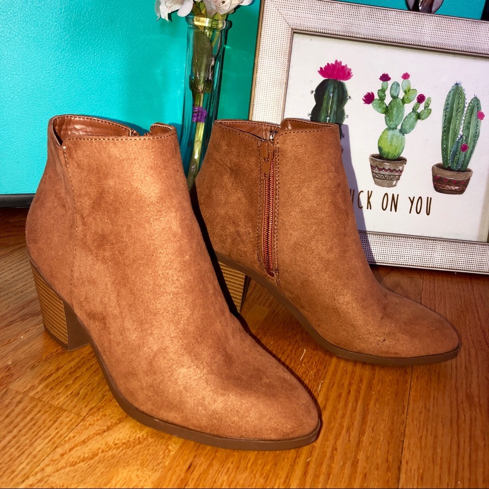 🍁 Cognac Heeled Booties 🍁